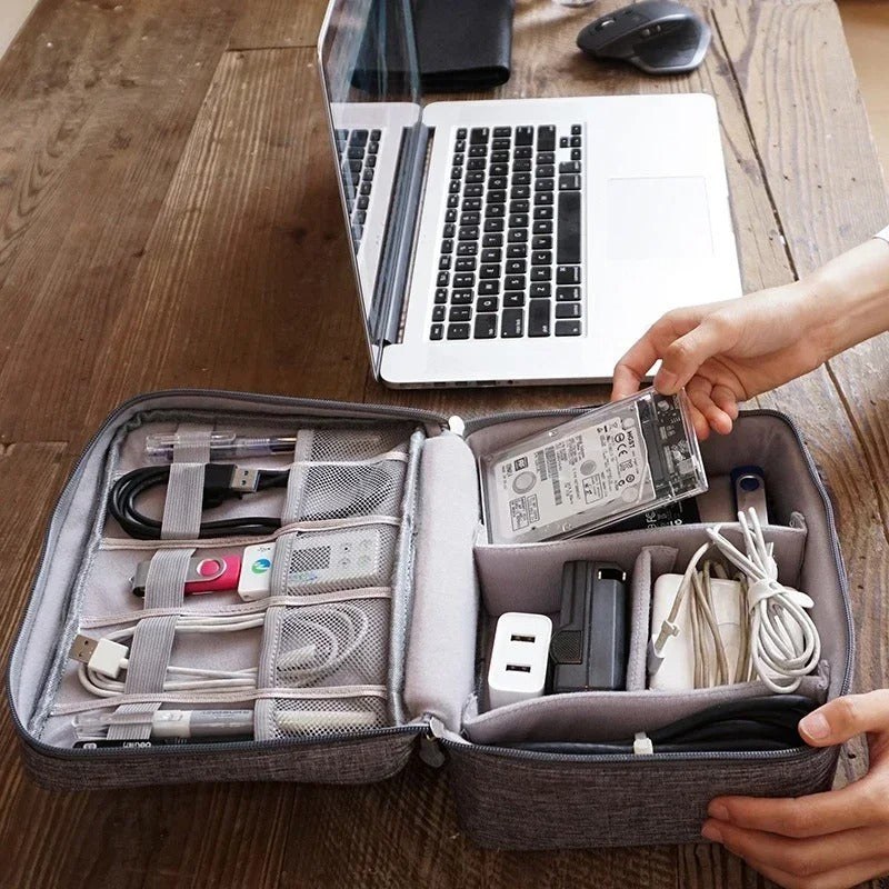 Sac tech étanche noir seul, design rigide et compartimenté